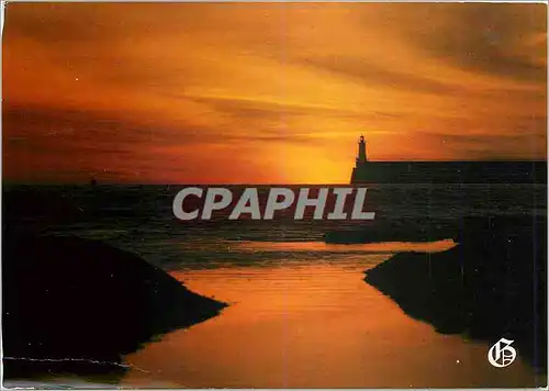 Cartes postales moderne Un nuage splendide a l'Horizon de Flamme Phare