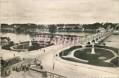 Cartes postales moderne Tours Squares Descartes et Rabelais la Loire et le Pont de Pierre