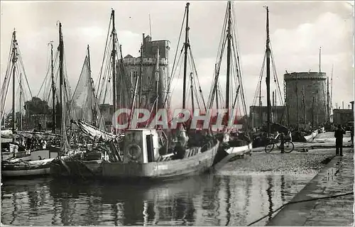 Cartes postales moderne La Rochelle (Charente Mme) Entree du Port Bateaux de peche