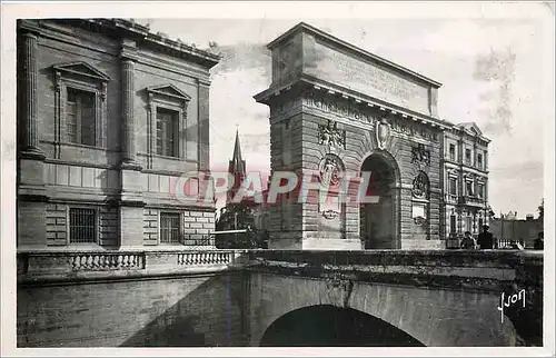 Moderne Karte Montpellier (Herault) L'arc triomphe et le clocher de Ste Anne