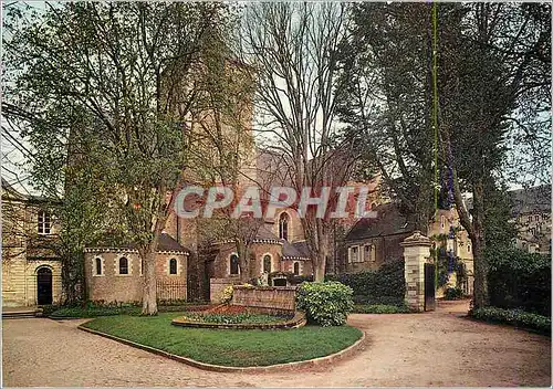 Cartes postales moderne Abbaye Saint Pierre de Solesmes (Sarthe) La Cour d'entree
