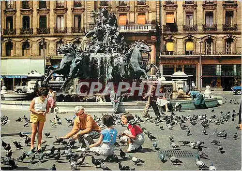 Moderne Karte Lyon Les pigeons de la Place des Terreaux et la fontaine Bartholdi