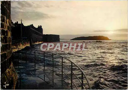 Moderne Karte La Bretagne en couleurs Saint Malo (I et V) Coucher de soleil sur le Grand Be et les Remparts