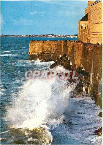 Cartes postales moderne Cote d'Emeraude Saint Malo Cite Corsaire Maree d'equinoxe Vagues a l'assaut des remparts