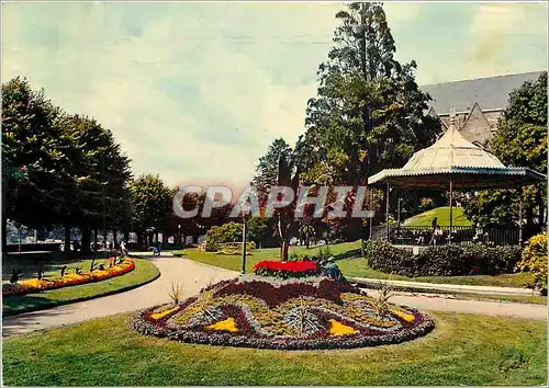 Cartes postales moderne Fougeres (Illes et Vilaine) La PLace aux arbres