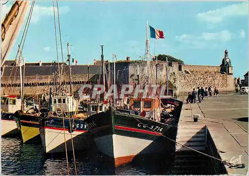 Cartes postales moderne En Bretagne Concarneau (Finistere) Le Port et la Ville Close Bateaux de peche