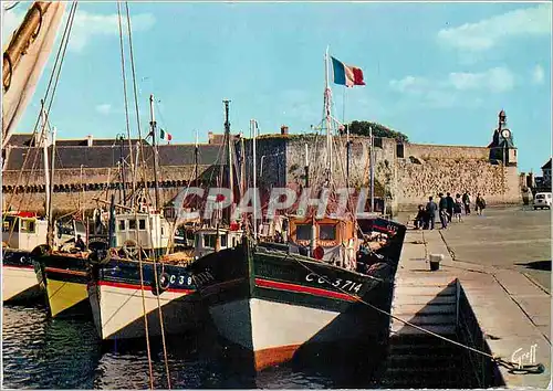 Moderne Karte En Bretagne Concarneau (Finistere) Le Port et la Ville Close Bateaux de peche