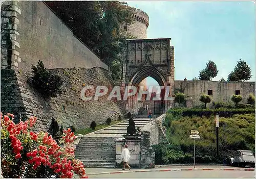 Cartes postales moderne Chambery Le portail St Dominique et les remparts du ch�teau des Ducs de Savoie