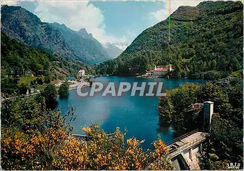 Cartes postales moderne L'Ariege Pittoresque le Lac et le manoir d'Orgeix Au fond la Dend d'Orlu