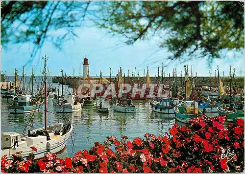 Cartes postales moderne Ile d'Oleron (Char Mar) La Cotiniere le Pont de Peche et le Phare Bateaux