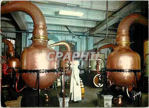 Cartes postales moderne Caves de la Grande Chartreuse Voiron (Isere) Salle des Alambics
