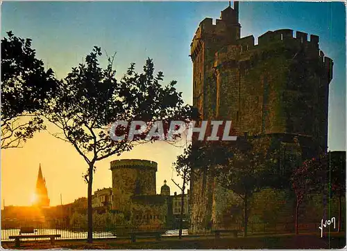 Cartes postales moderne La Rochelle (Ch Mme) Cocuher de soleol sur les Tours