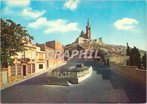 Cartes postales moderne Le Carrefour du Monde Marseille Basilique Notre Dame de la Garde