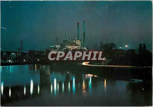 Cartes postales moderne Piacenza La nuit Fleuve Po et zone industrielle