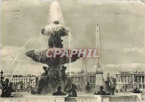 Cartes postales moderne Paris et ses merveilles La Place de la Concorde l'une des Fontaines et L'Obelisque