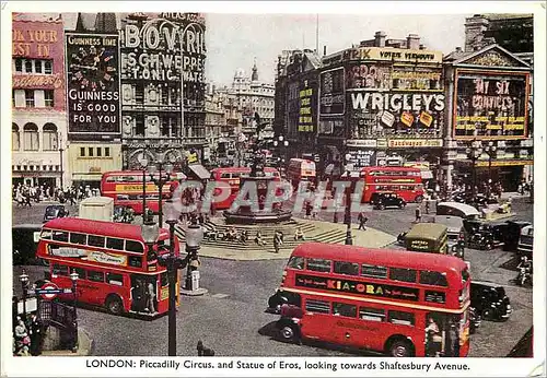 Cartes postales moderne London Piccadilly Circus and Statue of Eros Looking towards Shaftesbury Avenue Guinness Wrigleys