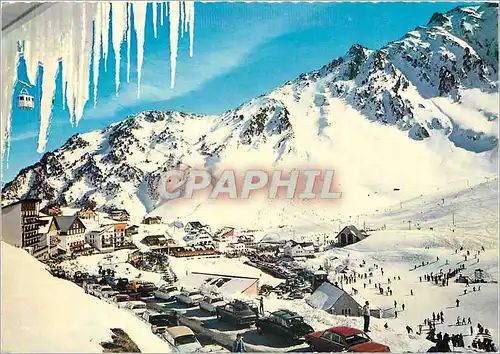 Cartes postales moderne Les Pyrenees La Mongie (alt 1800m) Hautes Pyr Vue sur la Sstation et les pistes