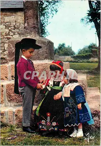 Cartes postales moderne La Bretagne en couleurs Enfants en costume de Pougastel Baoulas Folklore Enfants