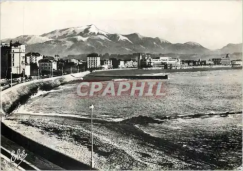 Cartes postales moderne St Jean de Luz Basses Pyrenees Vue Generale de la Plage au fond la Rhune