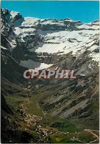 Cartes postales moderne Les Pyrenees Le village et le cirque de Gavarnie (alt 1357 m)