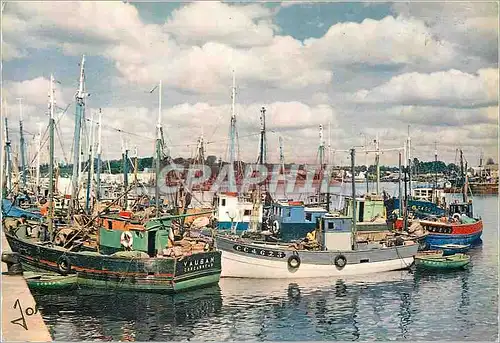 Moderne Karte La Bretagne en couleurs Bateaux dans le port au retour de la prche