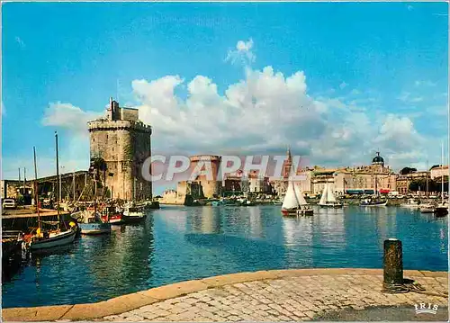 Cartes postales moderne La Rochelle (Charente Mme) Le Port La Tour Saint Nicolas (XIVe s) a gauche et la Tour de la Chai