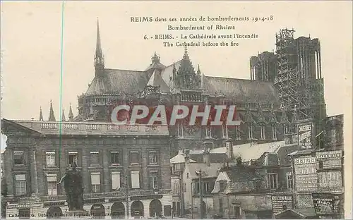 Ansichtskarte AK Reims Dans ses annees de bombardement 1914 18 La Cathedrale avant l'incendie