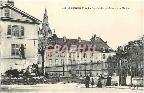 Cartes postales Grenoble La Sentinelle gauloise et la Mairie