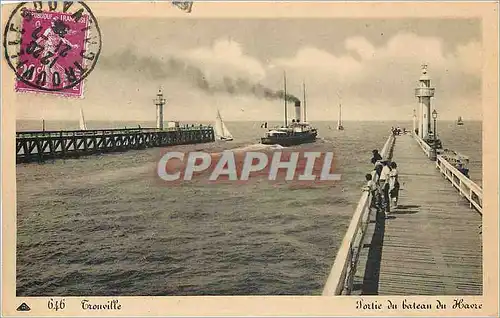 Ansichtskarte AK Trouville Sortie du bateau du Havre