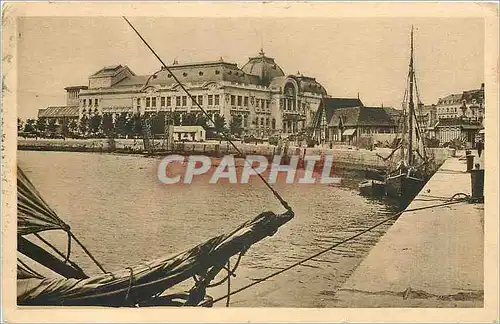 Cartes postales Trouville La Reine des Plages le casino et la Tonques Bateau