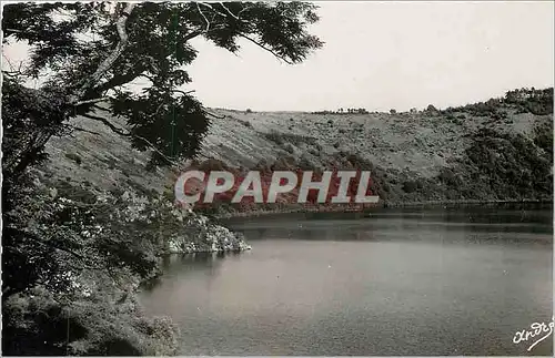 Cartes postales moderne Les Belles Provinces Francaises L'Auvergne Gour de Tazenat La Roche Serviere