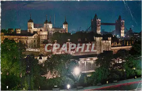 Cartes postales moderne The Tower at Night London