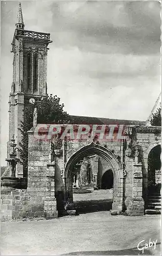 Cartes postales moderne Saint Jean du Doigt Nord Finistere L'Arc de Triomphe et le Clocher de l'Eglise