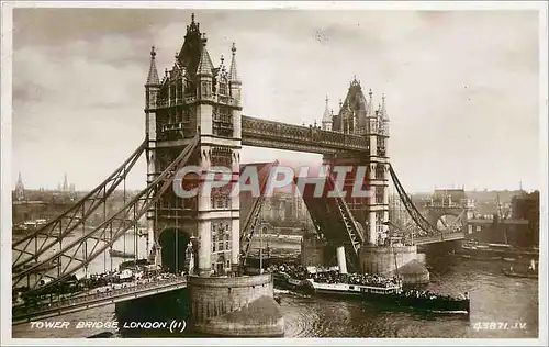 Cartes postales moderne Tower Bridge London Bateau