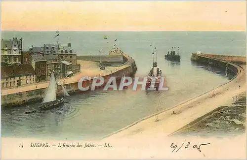 Cartes postales Dieppe L'Entree des Jetees Bateaux