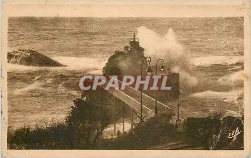 Cartes postales Biarritz Tempete au Rocher de la Vierge Effets de vagues sur le Boucalot