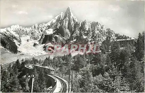 Cartes postales moderne Chamonix Train du Montenvers et Aiguille du Dru Train