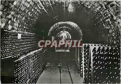 Cartes postales moderne En Champagne Une galerie de 1200 metres dans les Caves Champagne Mercier Epernay