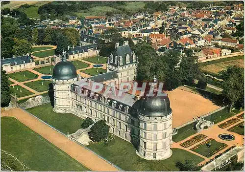 Cartes postales moderne Valencay Vue aerienne sur l'aile orientale chateau le donjon et la ville