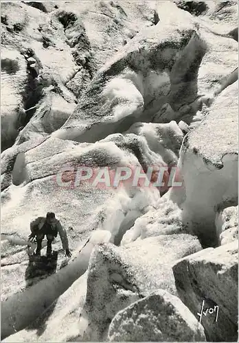 Cartes postales moderne Chamonix Hte Savoie Dans le seracs de la mer de glace Alpinisme