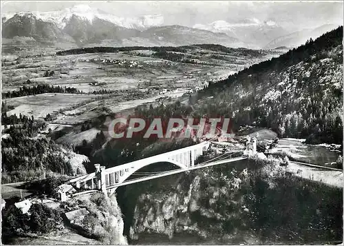 Cartes postales moderne Cruseilles Hte Savoie Le Pont de la Caille Au fond la Chaine des Alpes Vue aerienne