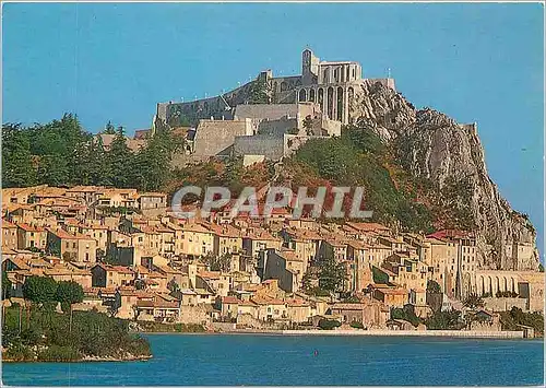 Moderne Karte Sisteron Dans l'etroit corset de ses remparts qui baigne la Durance
