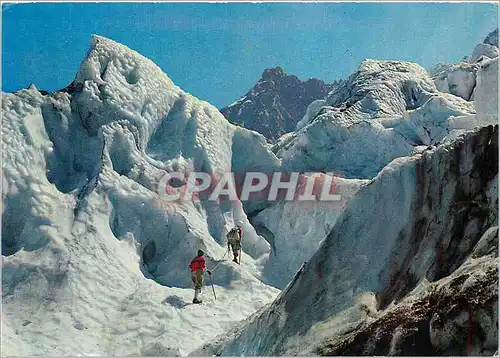 Cartes postales moderne Au Pays du Mont Blanc Cordee dans le Glacier des Bossons