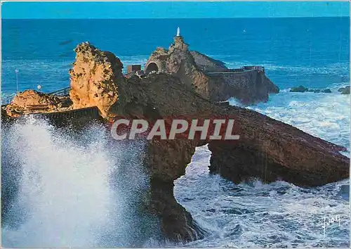 Cartes postales moderne Biarritz Pyrenees Atlantiques Le Rocher de la Vierge par gros temps