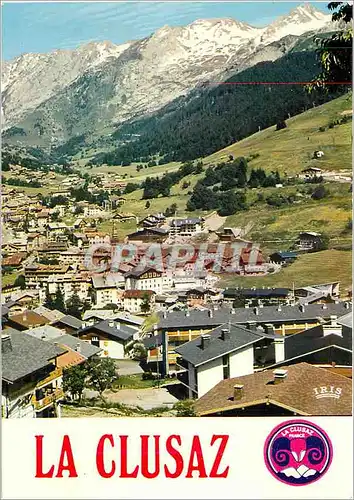 Cartes postales moderne La Clusaz Haute Savoie Vue generale de la station avec la chaine des Aravis