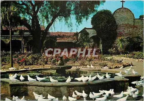 Moderne Karte Mission San Juan Capistrano California Fountain and front garden