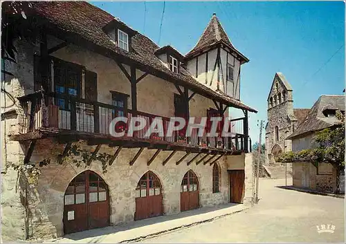 Cartes postales moderne Bealieu sur Dordogne Correze La chapelle des Penitents et vieille maison