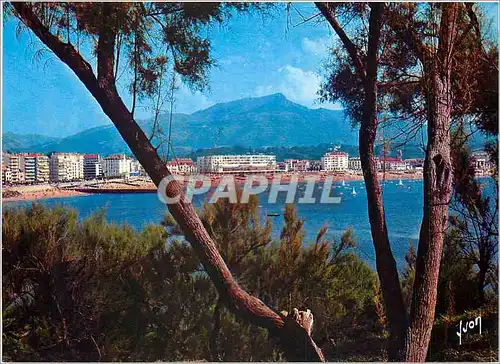 Cartes postales moderne Saint Jean de Luz Pyrenees Atlantiques Tres jolie vue prise de Sainte Barbe Au fond la Rhune