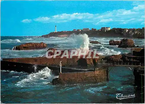 Cartes postales moderne Biarritz Le Port des Pecheurs et le phare