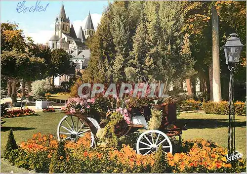 Cartes postales moderne Loches Indre et Loire Le jardin public et perspective sur l'eglise Saint Ours